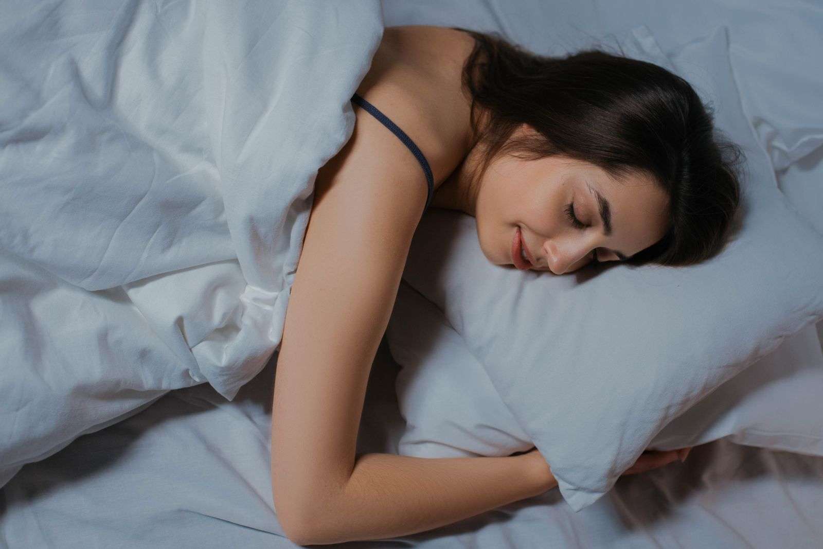Peaceful bedroom scene for practicing the 4-7-8 breathing technique before sleep
