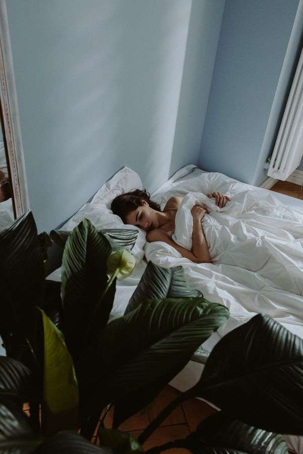Person sleeping peacefully in morning light to keep cortisol in a healthy rhythm
