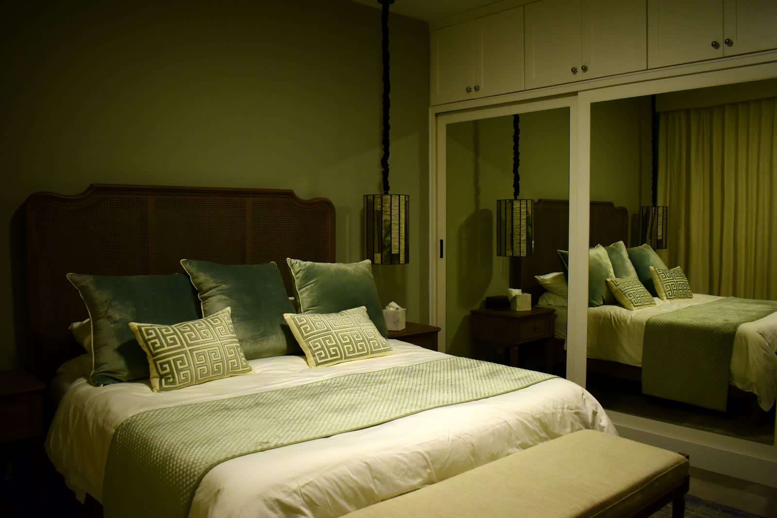 Cozy dark bedroom at night, the sleep environment behind the melatonin vs magnesium for sleep guide